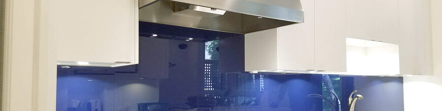 The Boldness of Back Painted Glass Backsplashes